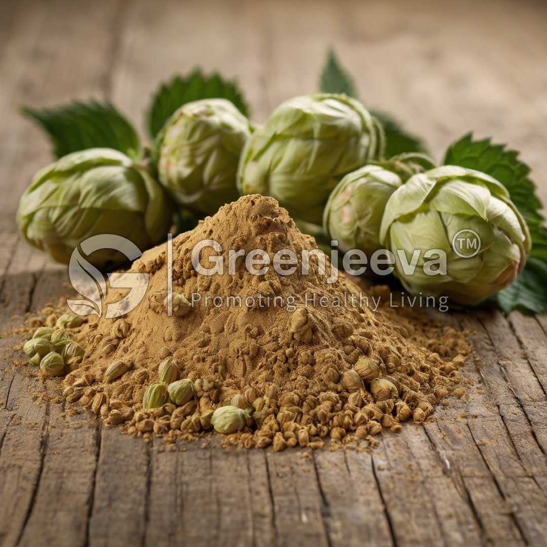 A mound of Organic Hops Flower extract Powder 4:1 surrounded by green cardamom pods and fresh green cardamom buds on a rustic wooden surface.